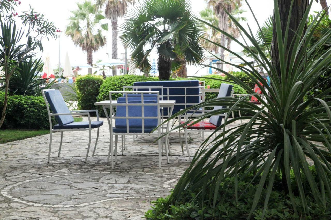 Fafa Beach Hotel Golem  Esterno foto